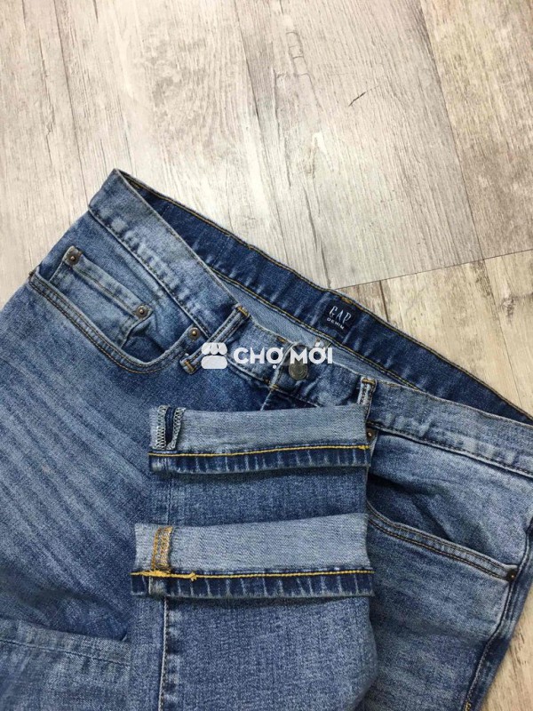 G a p.     Jeans      Sz  32.    Fom ôm