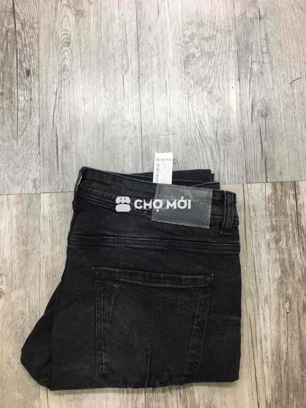 Made in Pakistan 🇵🇰          Bershka.  jeans