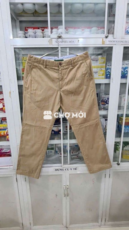 Quần kaki mềm LACOSTE màu be đất