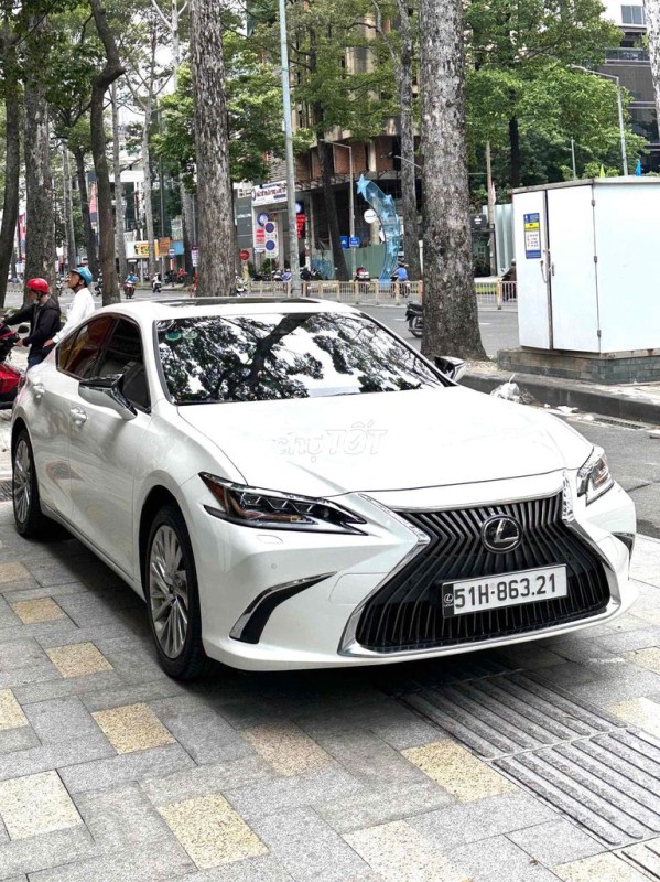 Lexus ES250 2021 - 11000 km
