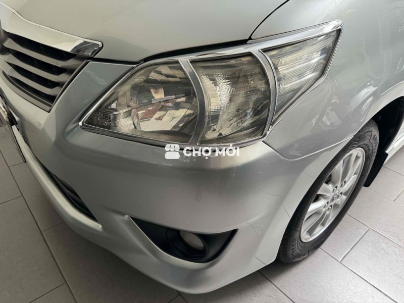 Toyota Innova sản xuất 2012 mẫu mới số tự động