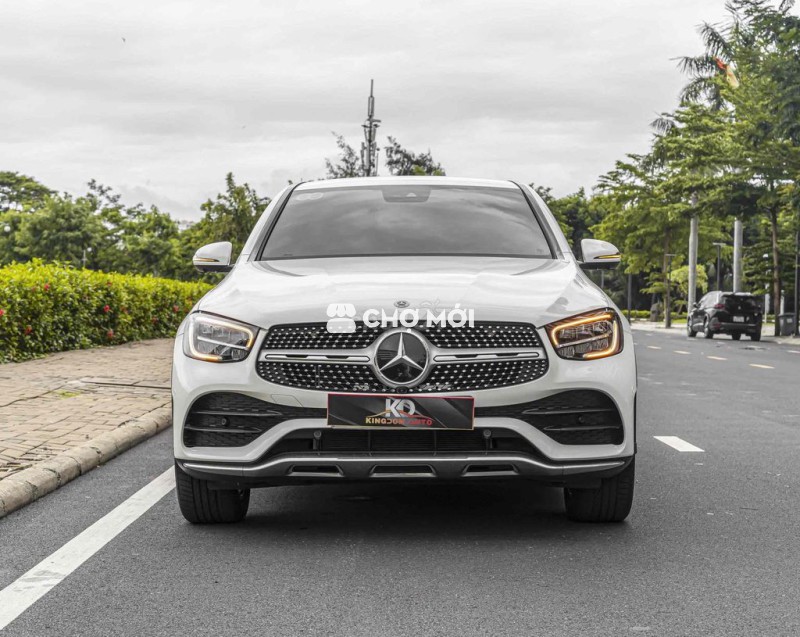 GLC300 COUPE Model 2023 màu trắng/ nt đỏ siêu lướt
