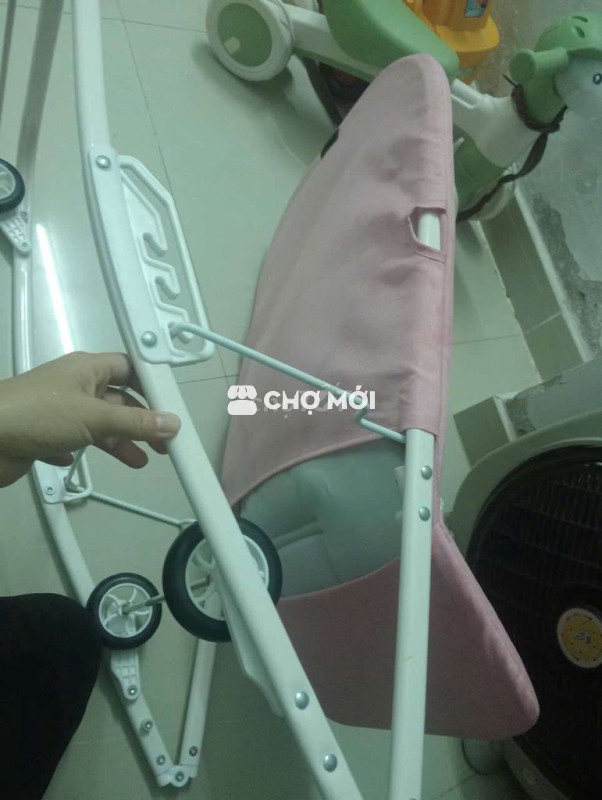 Ghế rung cho bé có bánh xe và phụ kiện