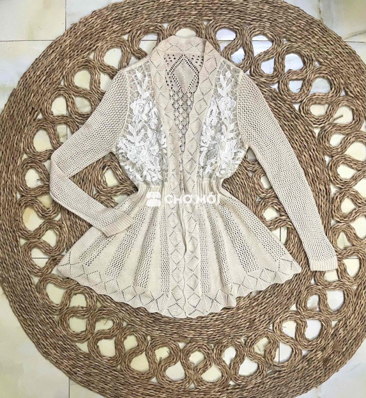 Khoác nhẹ len móc phối ren size L