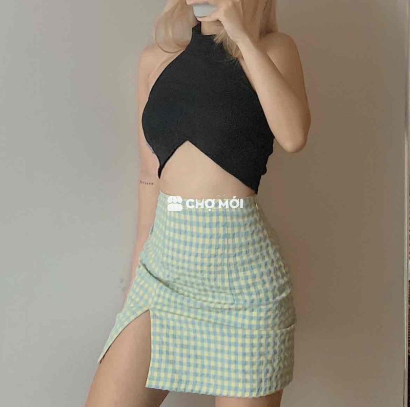 Chân váy bút chì caro xẻ vạt