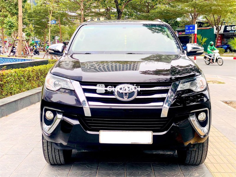 Toyota Fortuner 2.7V 4x2 AT xăng 2018 - 60,000 km.