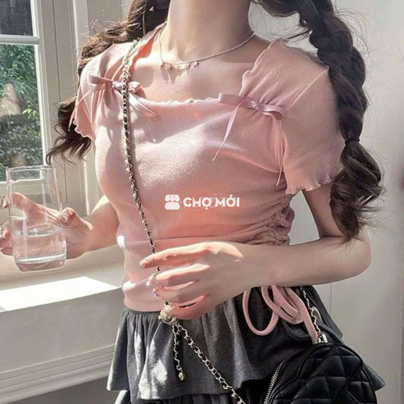 Áo Thun Croptop Đính Nơ Hồng Rút Một Bên Dây
