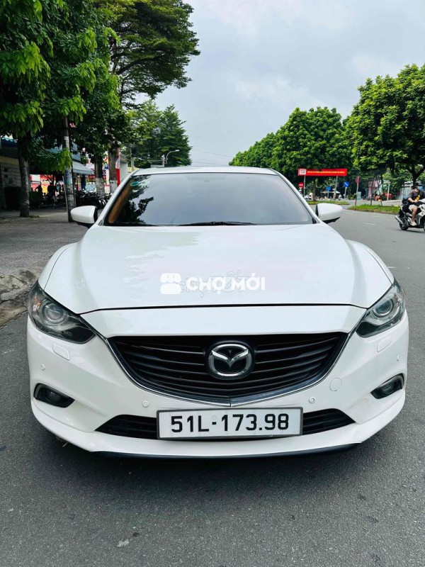 Mazda 6 2016 2.0 AT - 99999 km đã lên nội thất.