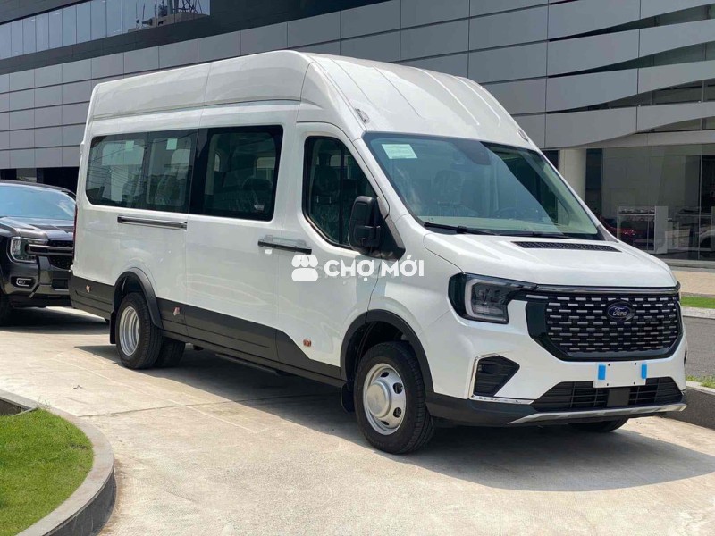 Transit Premium 18 chỗ màu Trắng xe sẵn giao ngay