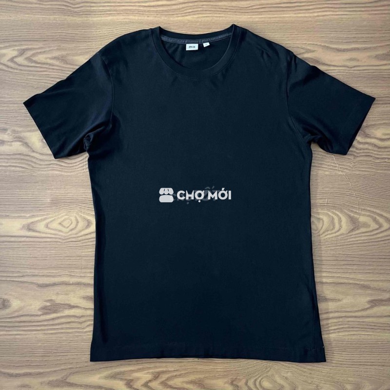 Áo thun Uniqlo đen độ mới cao