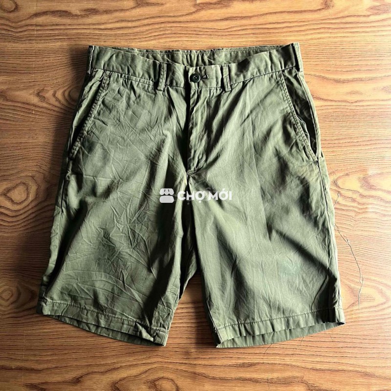 Uniqlo short kaki màu rêu