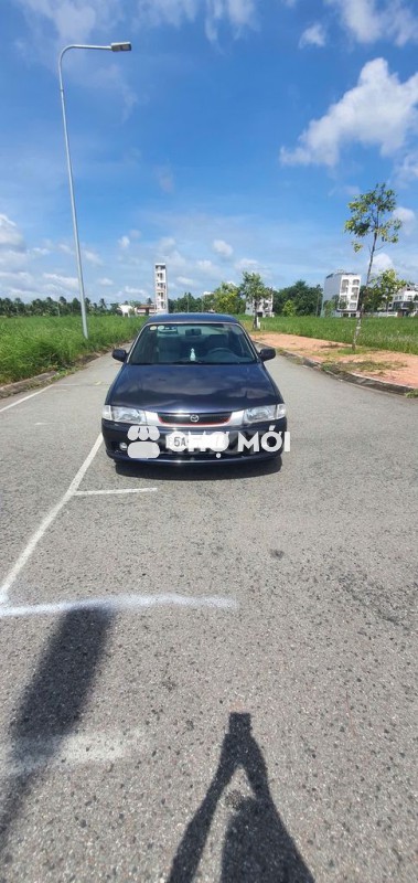 Mazda 323 màu xanh dương, đời 2000, máy 1.6 số sàn