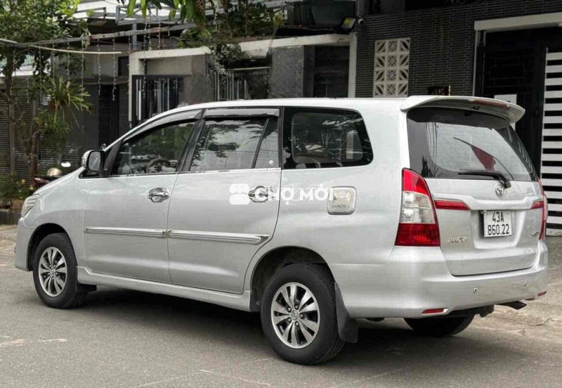 Toyota Innova 2.0 E  2015 xe gia đình