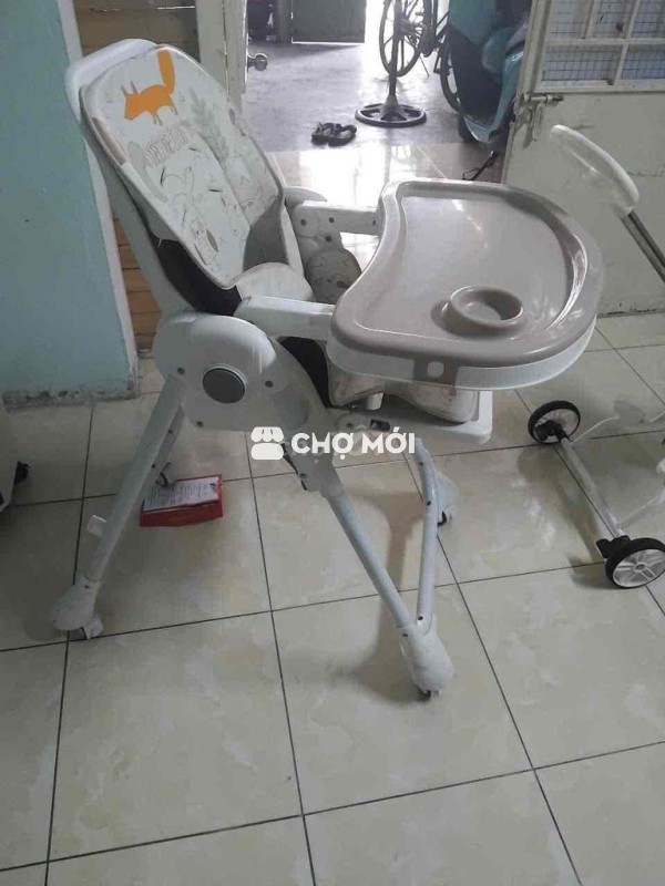 bán bàn cho bé ăn và xe đẩy
