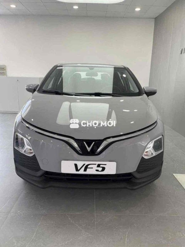 xe VF5 plus xám xi măng giảm 22tr giao ngay