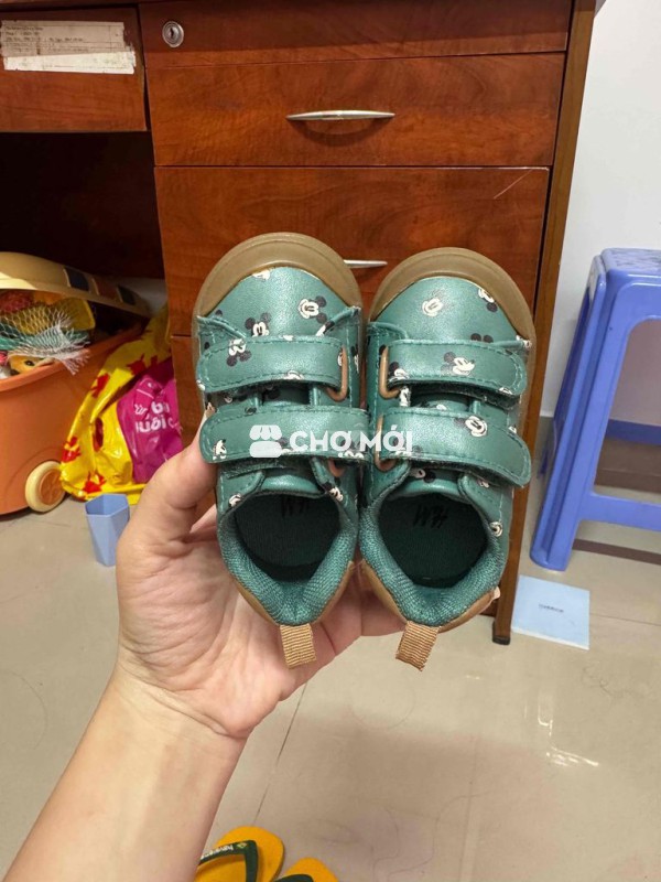 Giày pé trai brand H&M