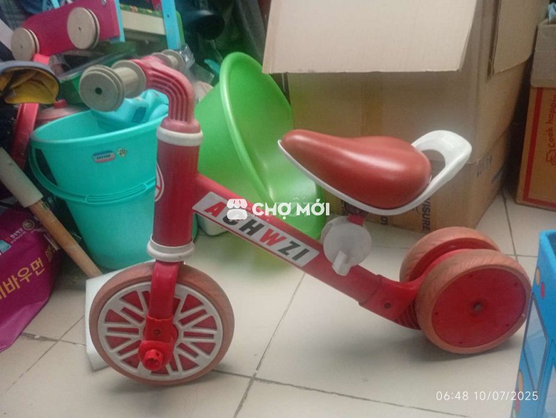 xe chòi chân cho bé nhỏ