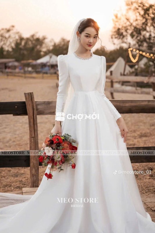 VÁY CƯỚI CỔ ĐIỂN <56KG