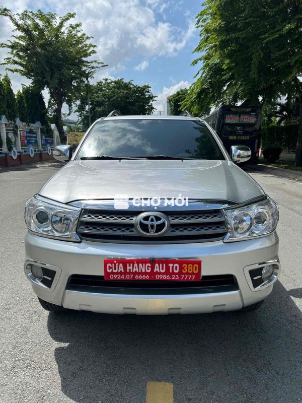 Toyota Fortuner 2010 2.7V 4x4 AT -