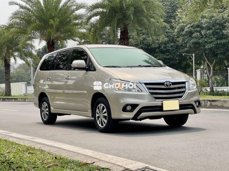 Toyota Innova 2.0G 2016 số tự động màu vàng cát