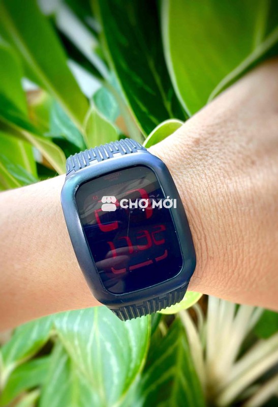 ĐỒNG HỒ ĐIỆN TỬ CẢM ỨNG THUỴ SĨ