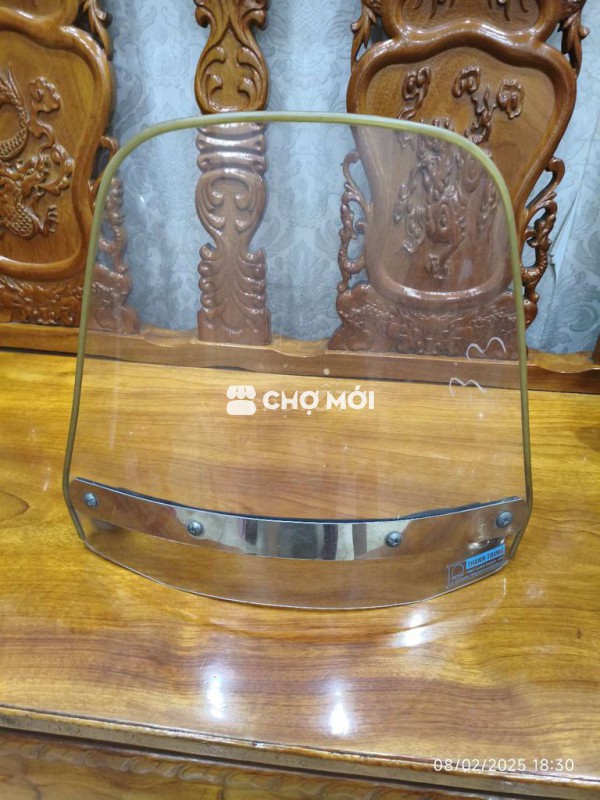 Kính chắn gió xe máy