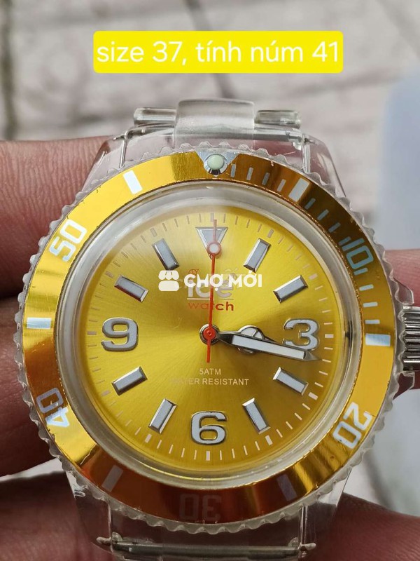 ICE watch độc lạ