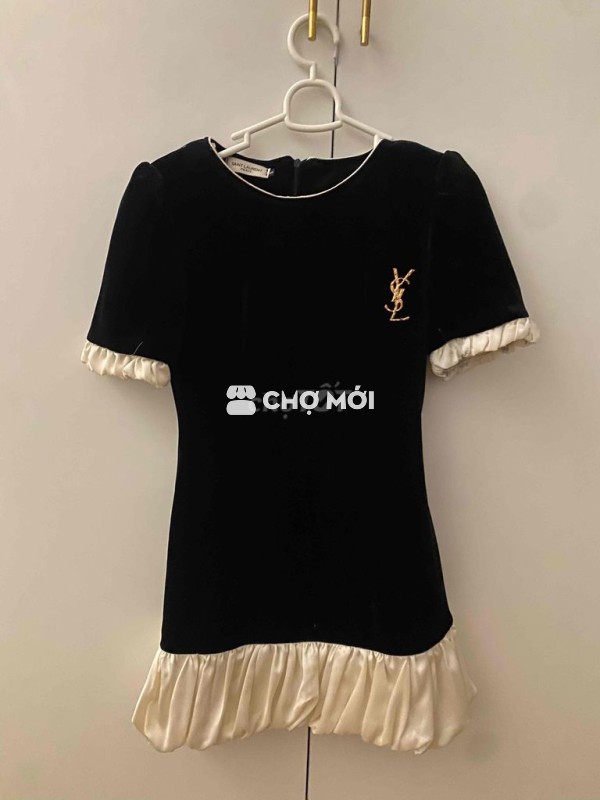 Váy nhung đen Saint Laurent, chỉ mới dùng đúng 1 l