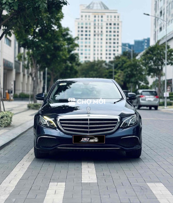 MERCEDES E200 MÀU XANH CAVANSITE NỘI THẤT NÂU ĐẸP