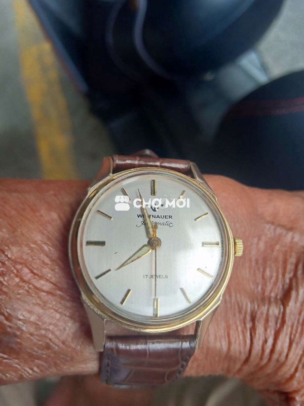 Đồng hồ tự động hiệu Wittnauer xưa cổ của Thụy sỹ.