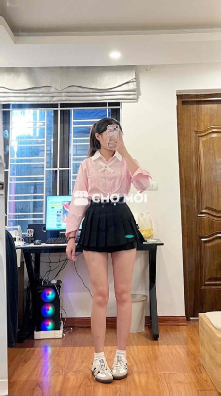 Set sơ mi kẻ hồng croptop + chân váy xếp ly 2 tầng