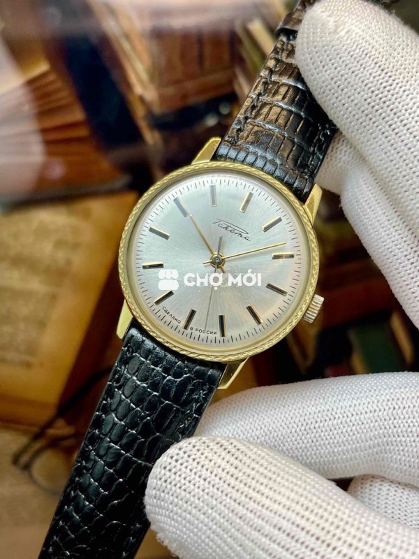 Đồng hồ cơ cót tay cổ bọc vàng