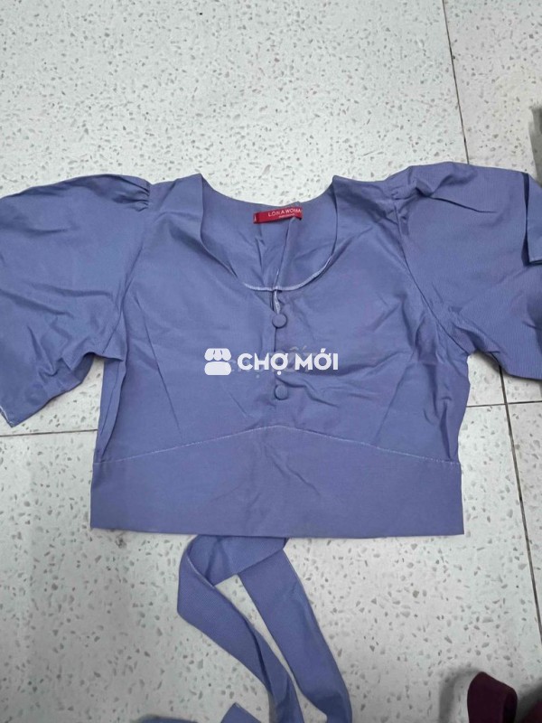 áo croptop tay phồng, có dây cột eo