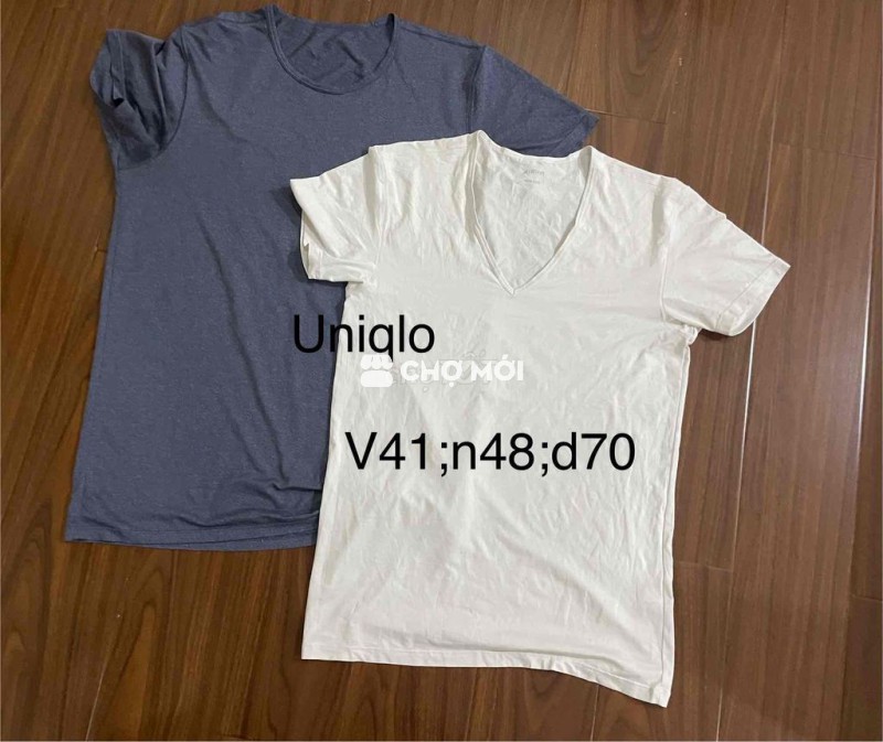 áo thun lót Uniqlo size M giá 50k/2 cái