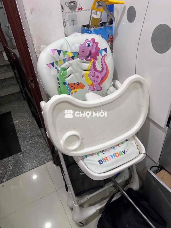 ghế ăn cho bé