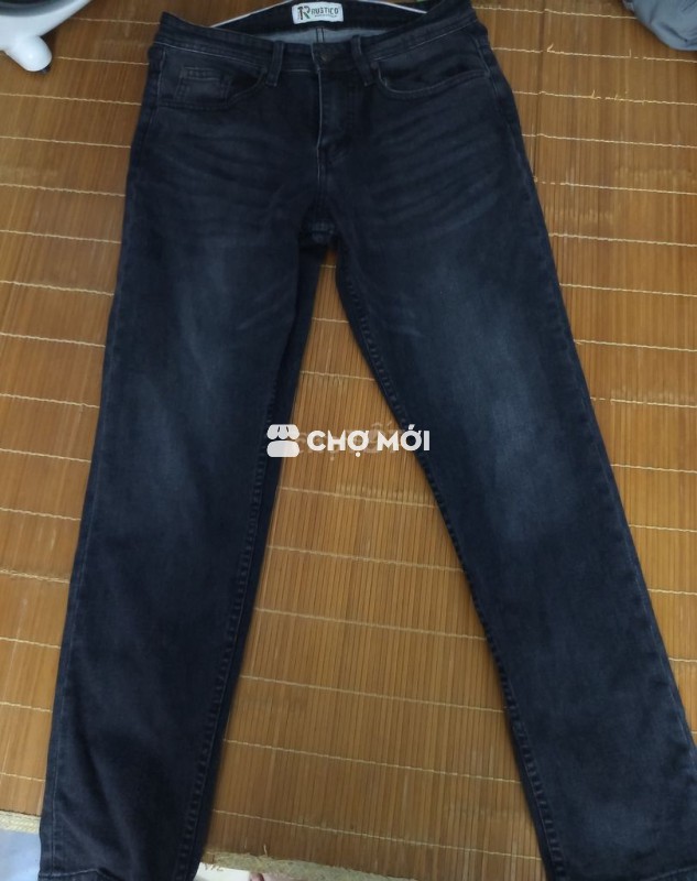 Cần bán quần Jeans màu đen chưa mặc còn mới