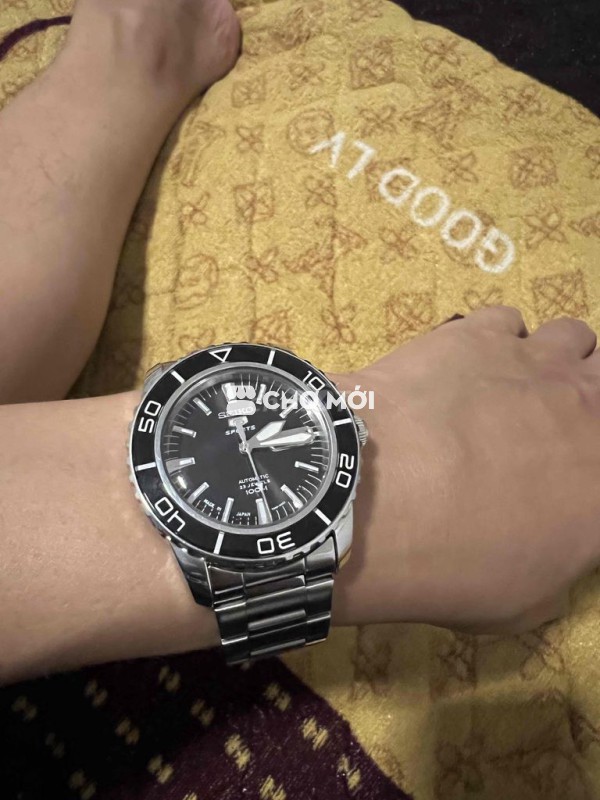 Ít đeo nên bán đồng hồ