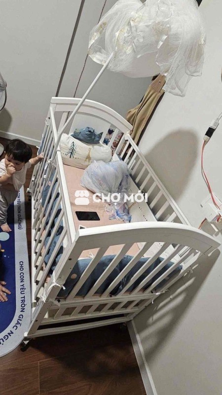 Cũi chilux trẻ em gỗ màu trắng