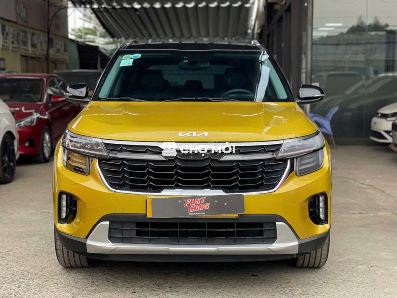 Kia Seltos 2024 Premium 1.5 L,màu vàng,đi 39000 km