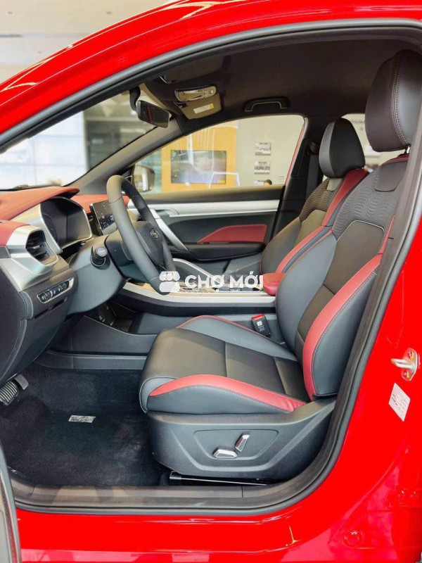 Geely Coolray 2025 Màu đỏ xe mới 100% nhập khẩu