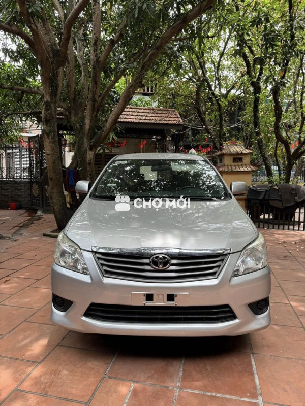 Toyota Innova 2013 2.0E