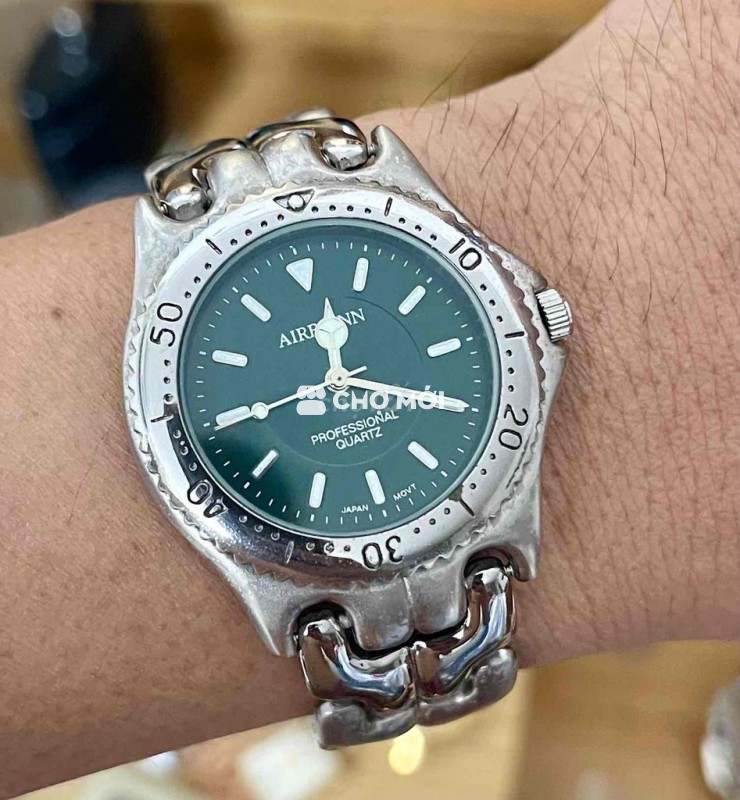 Đồng hồ Nam size 37 máy pin niềng xoay.