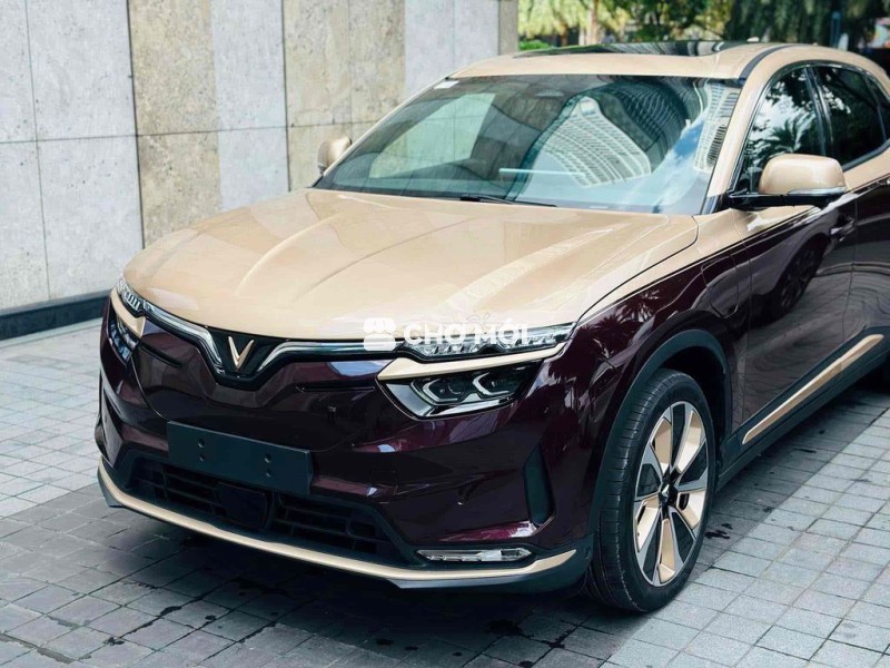 VINFATS VF8 LUX PLUS BAO BANK 90%-TẶNG 3 NĂM SẠC!