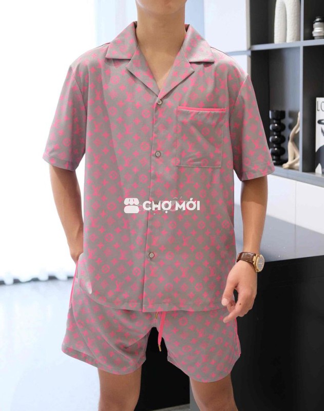 Bộ Lụa Nam LV Xám Hoạ Tiết Hồng Cao Cấp