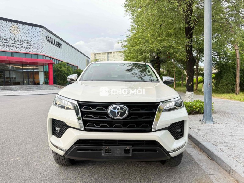 Toyota Fotuno xăng 1 cầu tự động