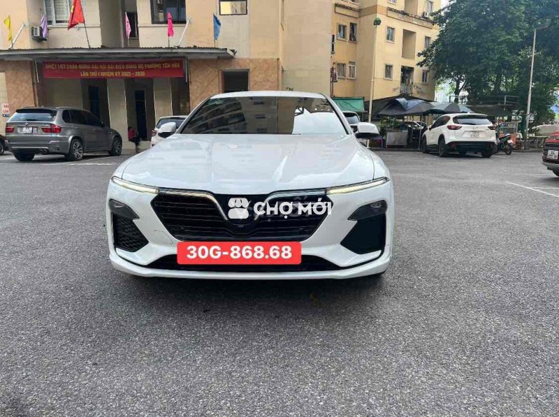 VinFast Lux A2.0 bản Plus 2022