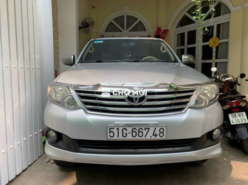 Bán xe Toyota Fortuner bản V qua form mới 90%new