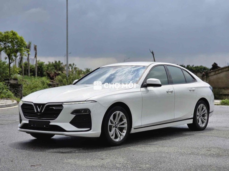 VinFast Lux A2.0 Base 2020 2.0 AT - 48000 km