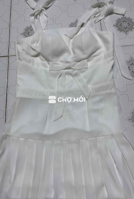 váy nữ thiết kế màu trắng