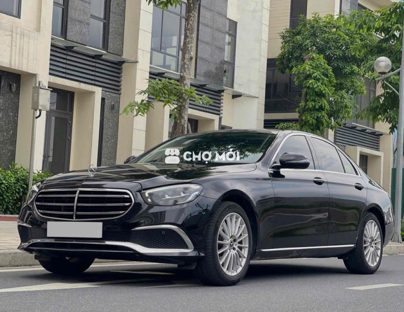 Mercedes Benz E200 Exclusive model 2022 màu đen